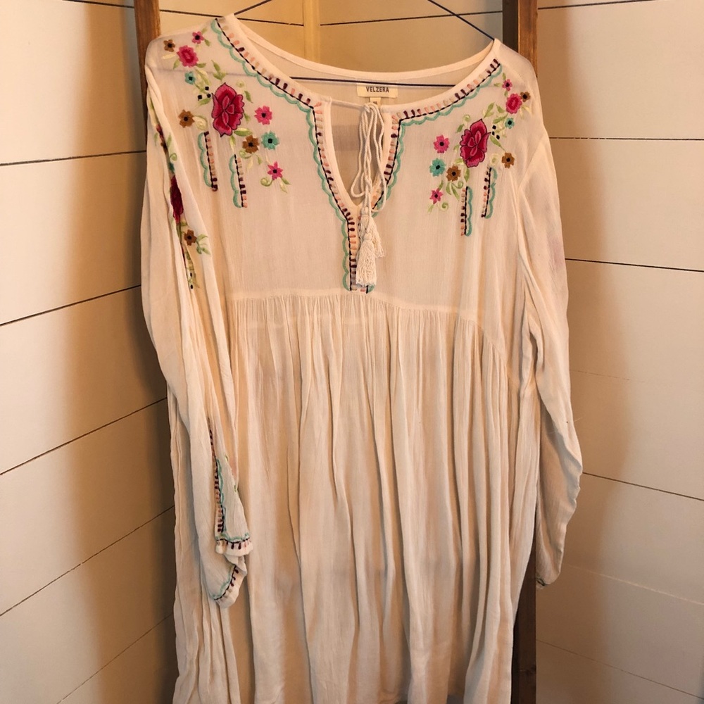 Embroidered long sleeve dress